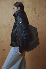 Ciemnobrązowa torebka damska typu hobo z włoskiego weluru naturalnego Premium Estro ER00118144