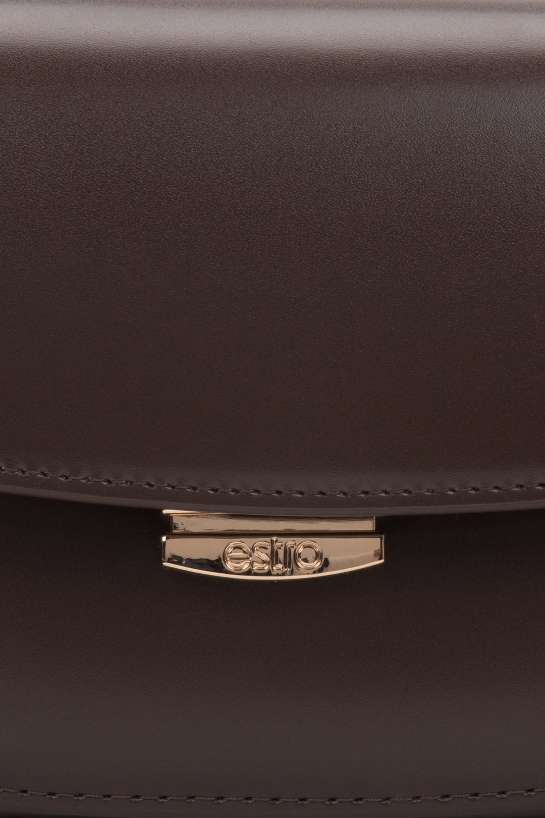 Ciemnobrązowa torebka damska Estro, na ramię, w kształcie podkowy, ze skóry naturalnej.