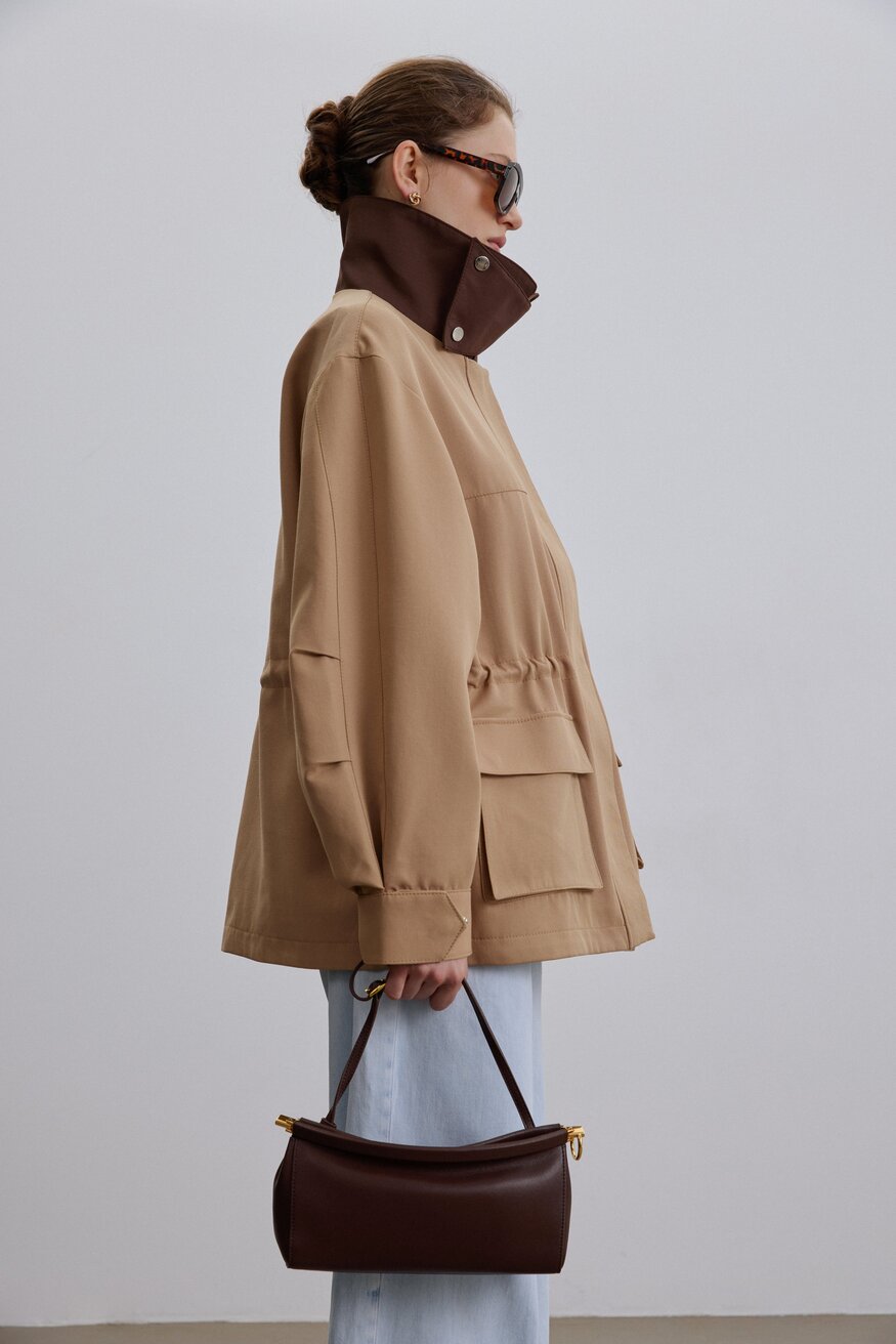 Ciemnobrązowa torebka damska na ramię ze skóry naturalnej ze złotymi okuciami Estro ER00118999