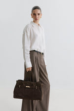 Duża ciemnobrązowa torebka damska z włoskiego weluru naturalnego Premium Estro ER00116357.