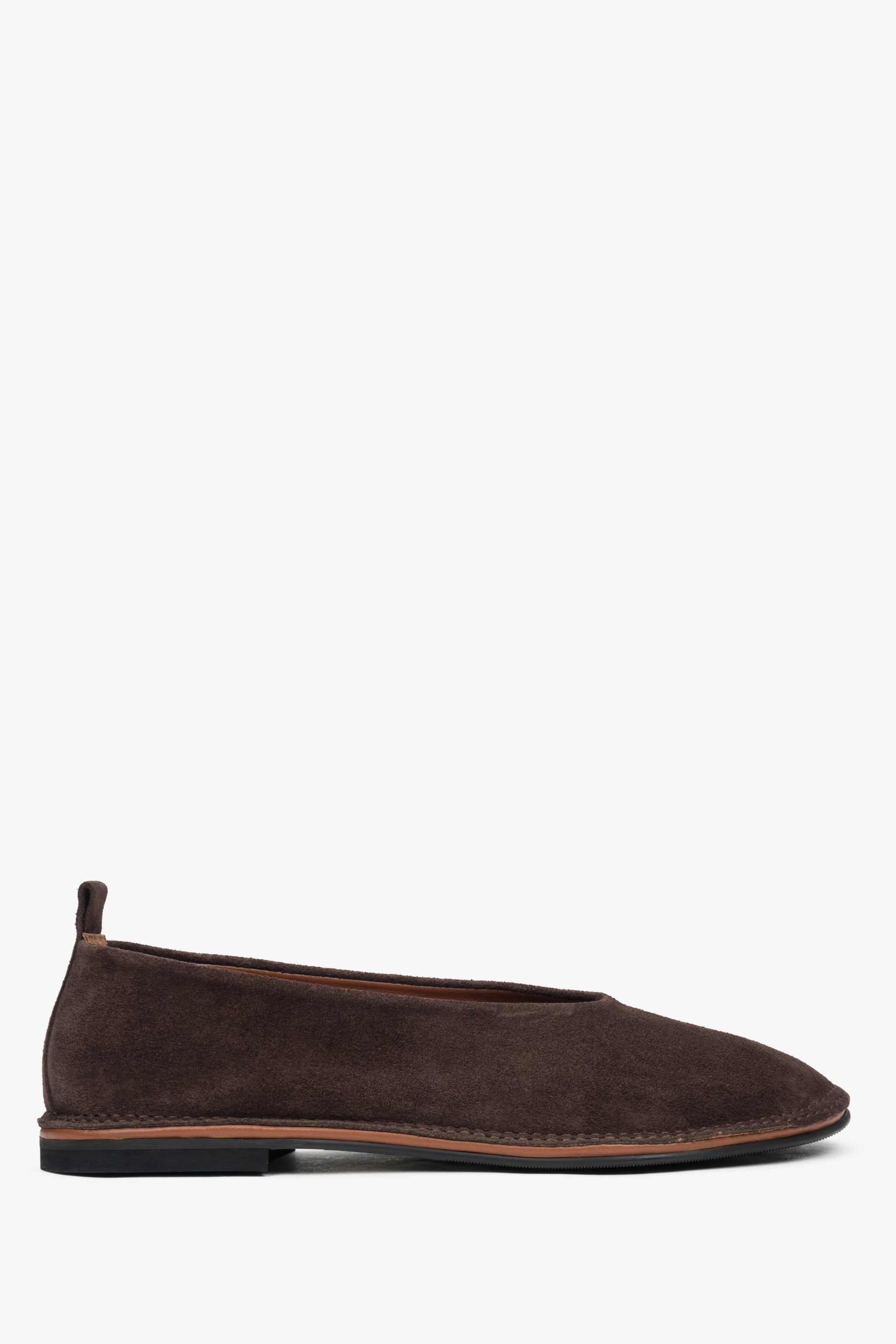 Miękkie ciemnobrązowe baleriny damskie z weluru naturalnego typu barefoot Estro ER00117363.