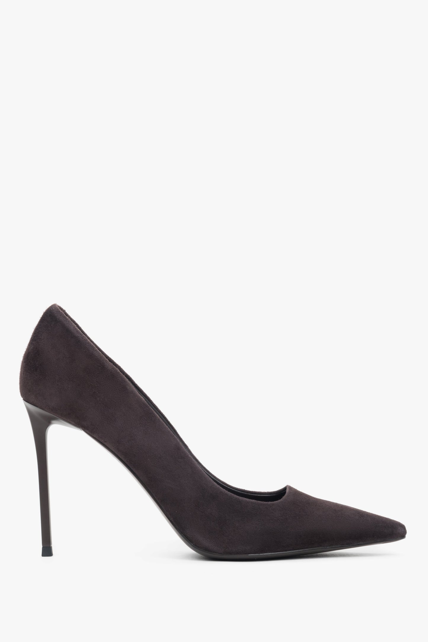 Damskie ciemnobrązowe buty na obcasie z weluru naturalnego Estro.