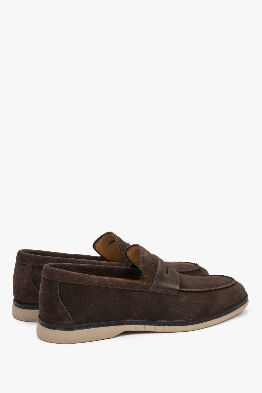 Ciemnobrązowe casualowe loafersy męskie Estro, z miękkiego weluru naturalnego.