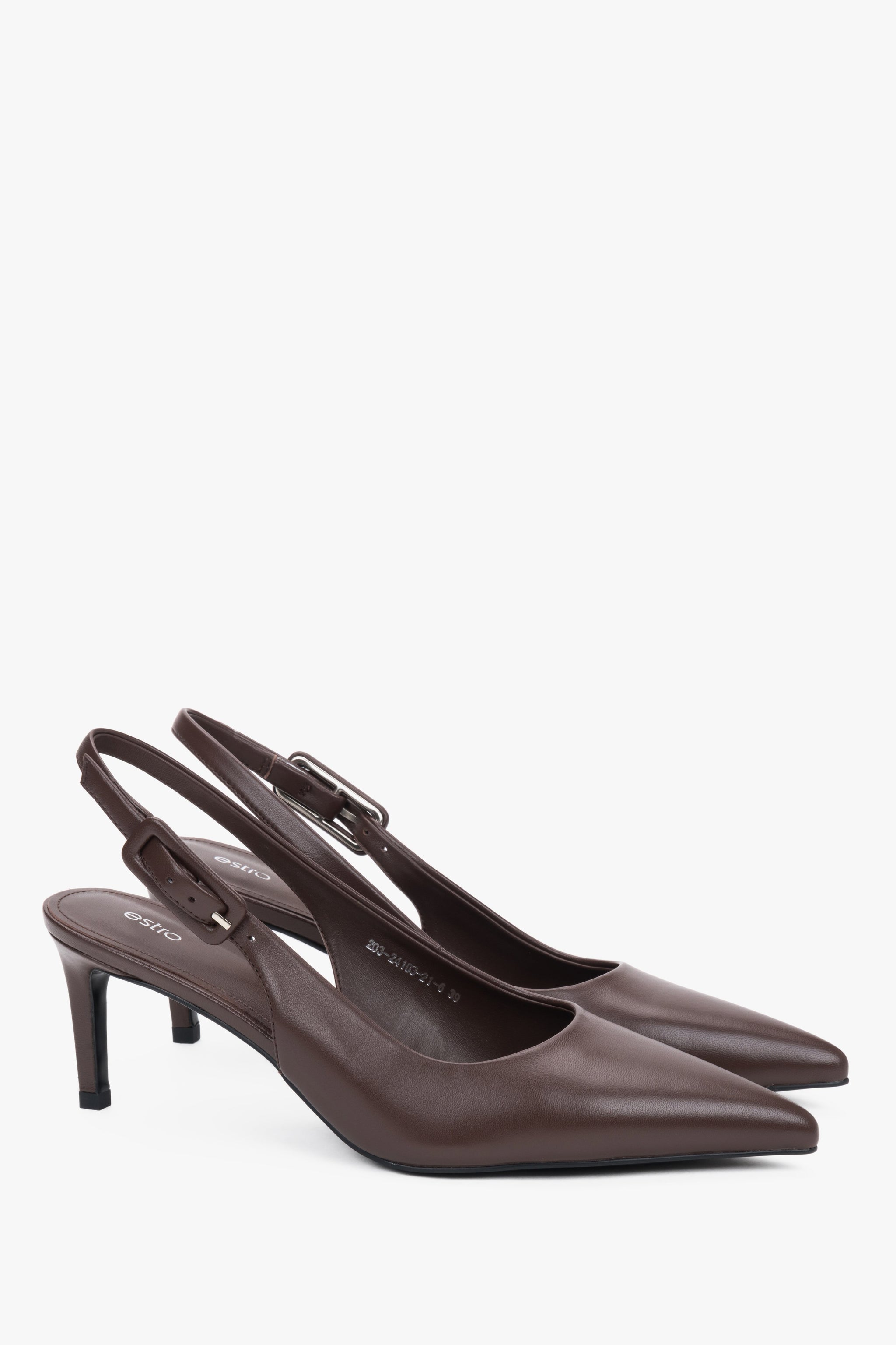 Ciemnobrązowe czółenka damskie typu slingback ze skóry naturalnej na stabilnej szpilce.