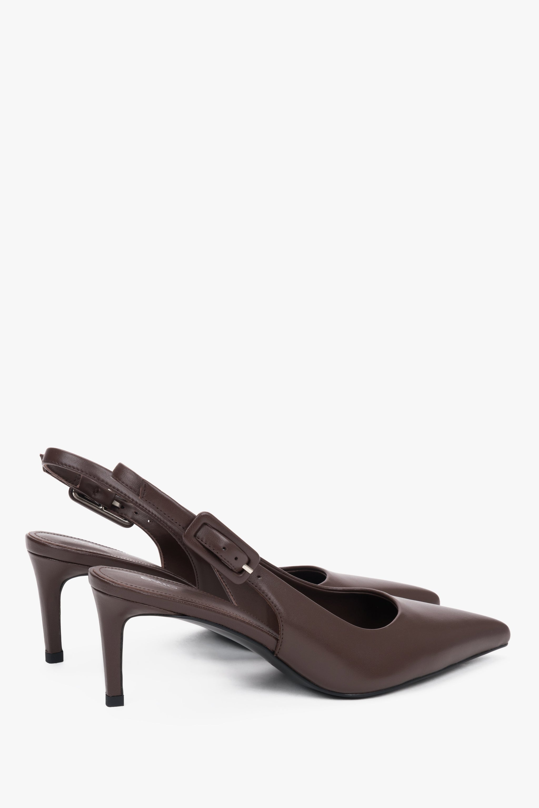 Ciemnobrązowe czółenka damskie Estro, typu slingback, ze skóry naturalnej, na stabilnej szpilce.
