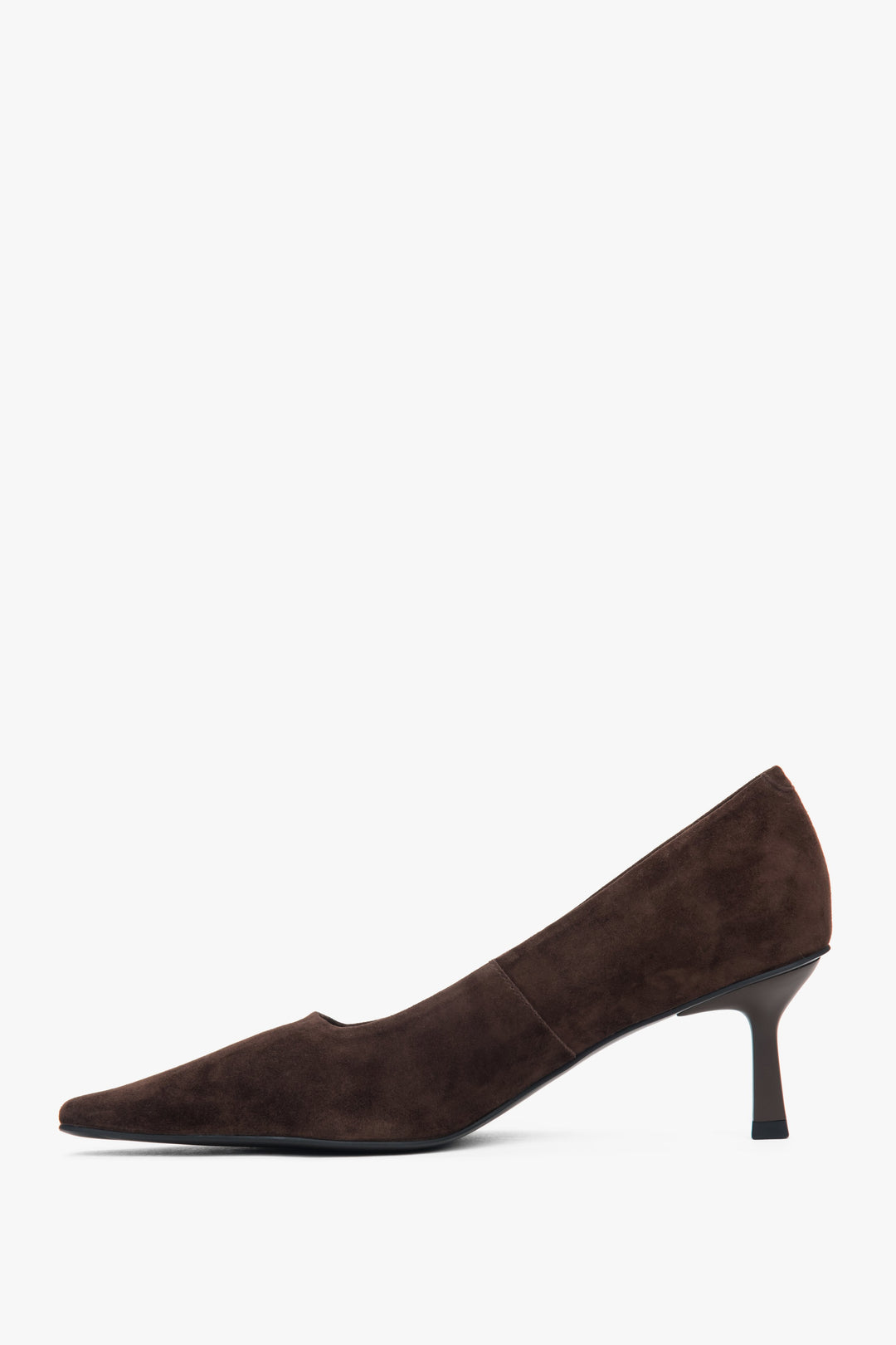 Damskie ciemnobrązowe czółenka w szpic z miękkiego weluru naturalnego Estro.