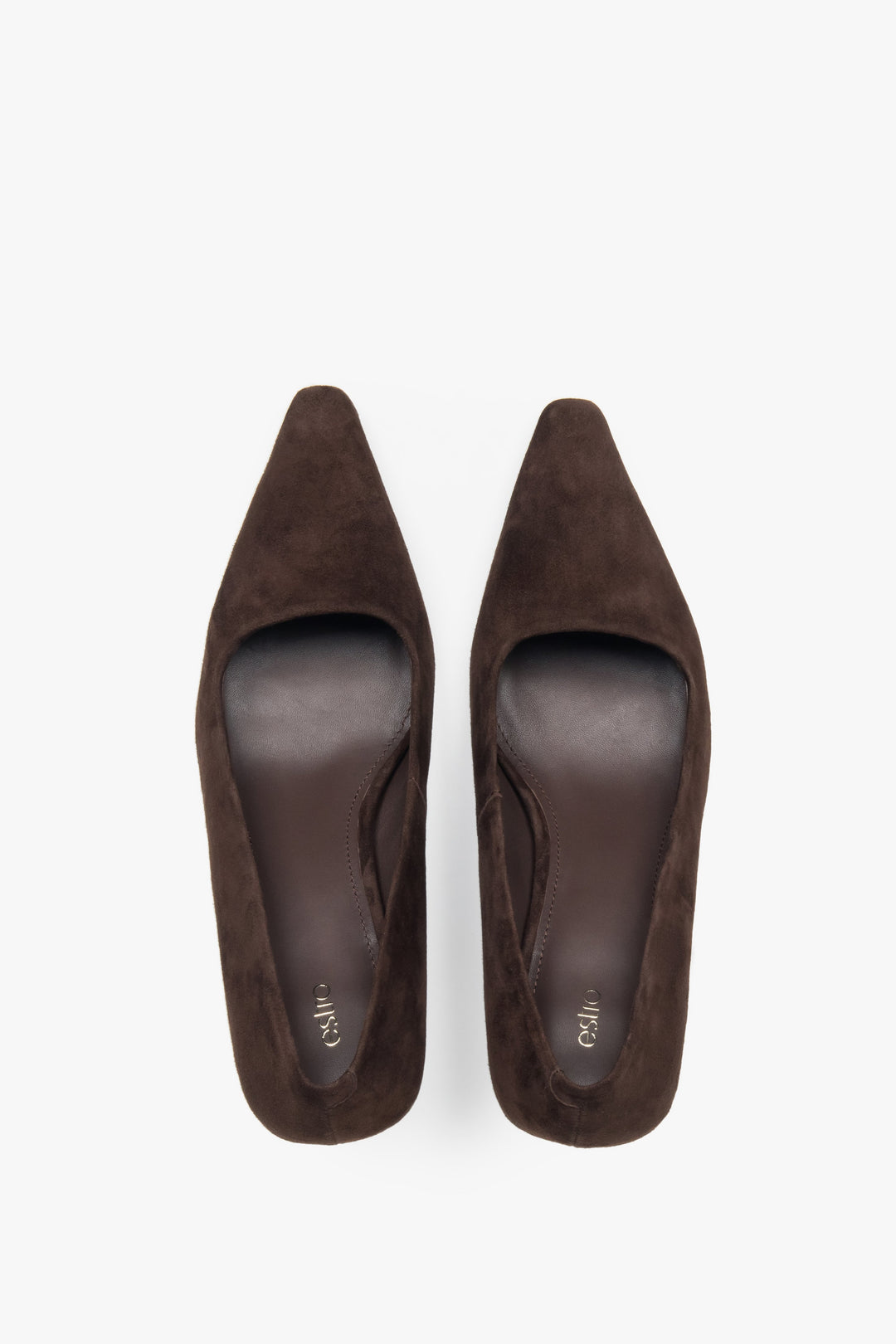 Ciemnobrązowe czółenka w szpic z miękkiego weluru naturalnego Estro.