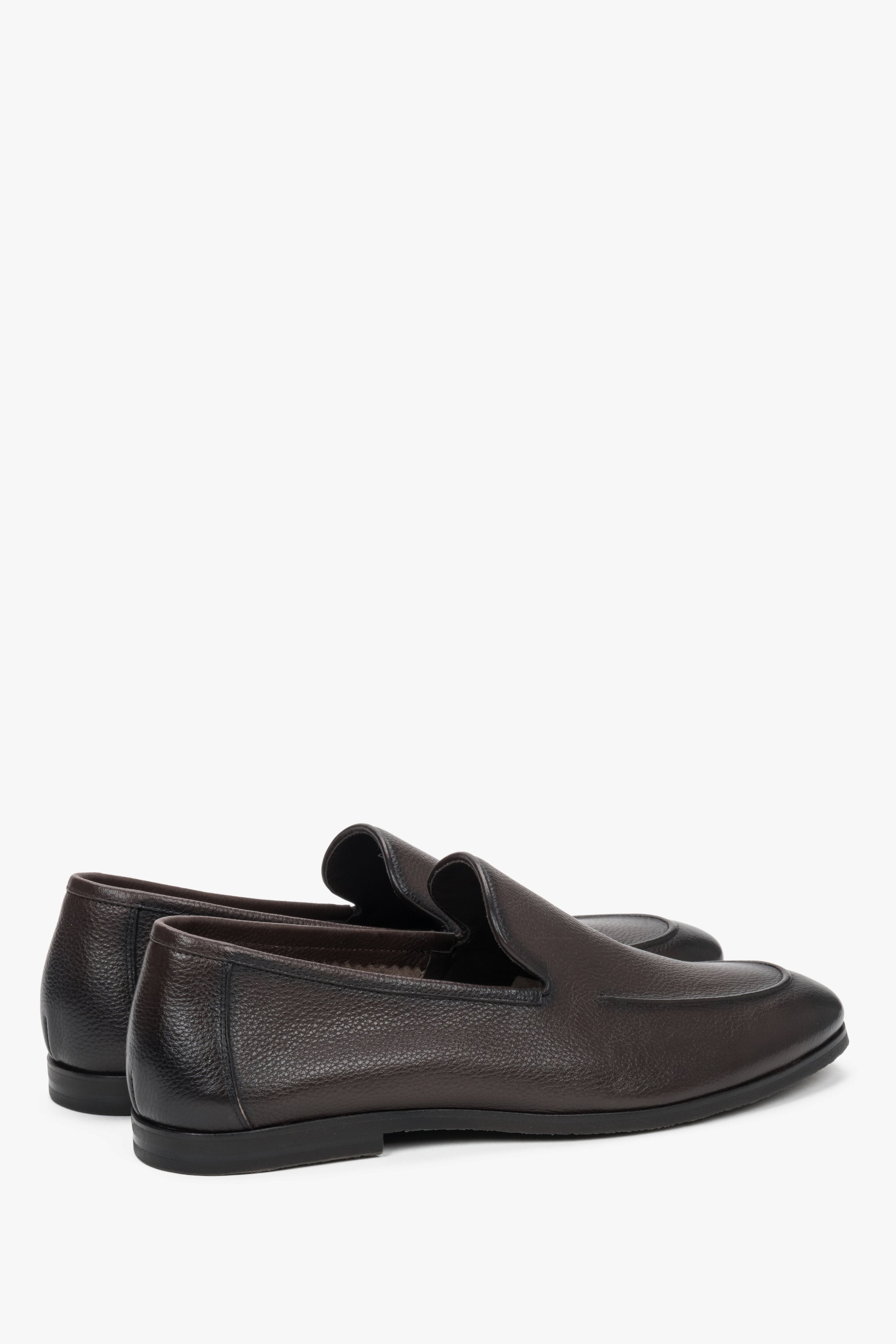 Ciemnobrązowe formalne loafersy męskie Estro, ze skóry naturalnej.