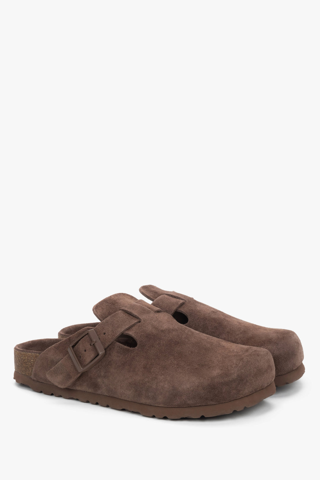 Z miękkiego weluru naturalnego, ciemnobrązowe klapki damskie typu chodaki Estro.