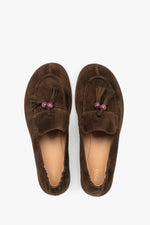 Ciemnobrązowe loafersy damskie z ozdobnym chwostem typu barefoot z weluru naturalnego Estro ER00119873.
