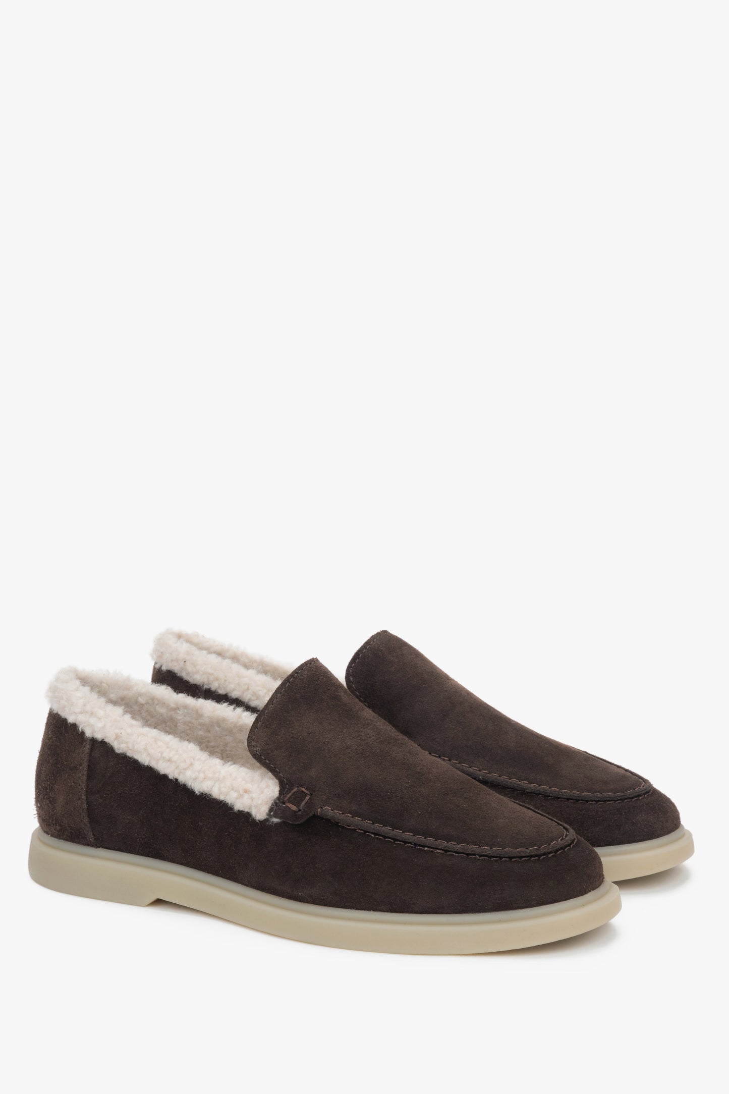 Estro ER00118322 - ciemnobrązowe loafersy damskie na zimę z weluru naturalnego i futrzanym wsadem.