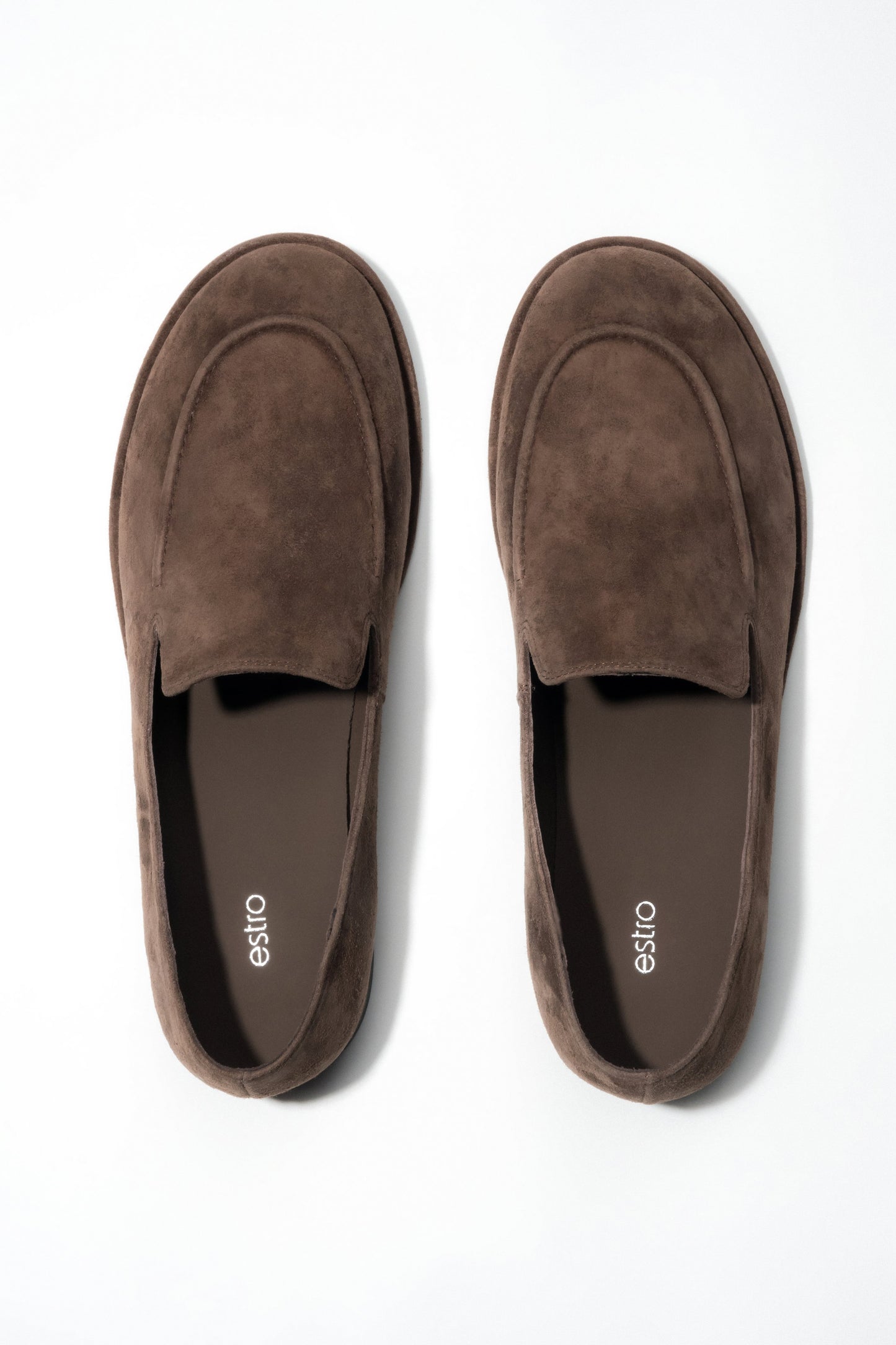 Ciemnobrązowe loafersy damskie z weluru naturalnego na płaskiej podeszwie Estro ER00119021.