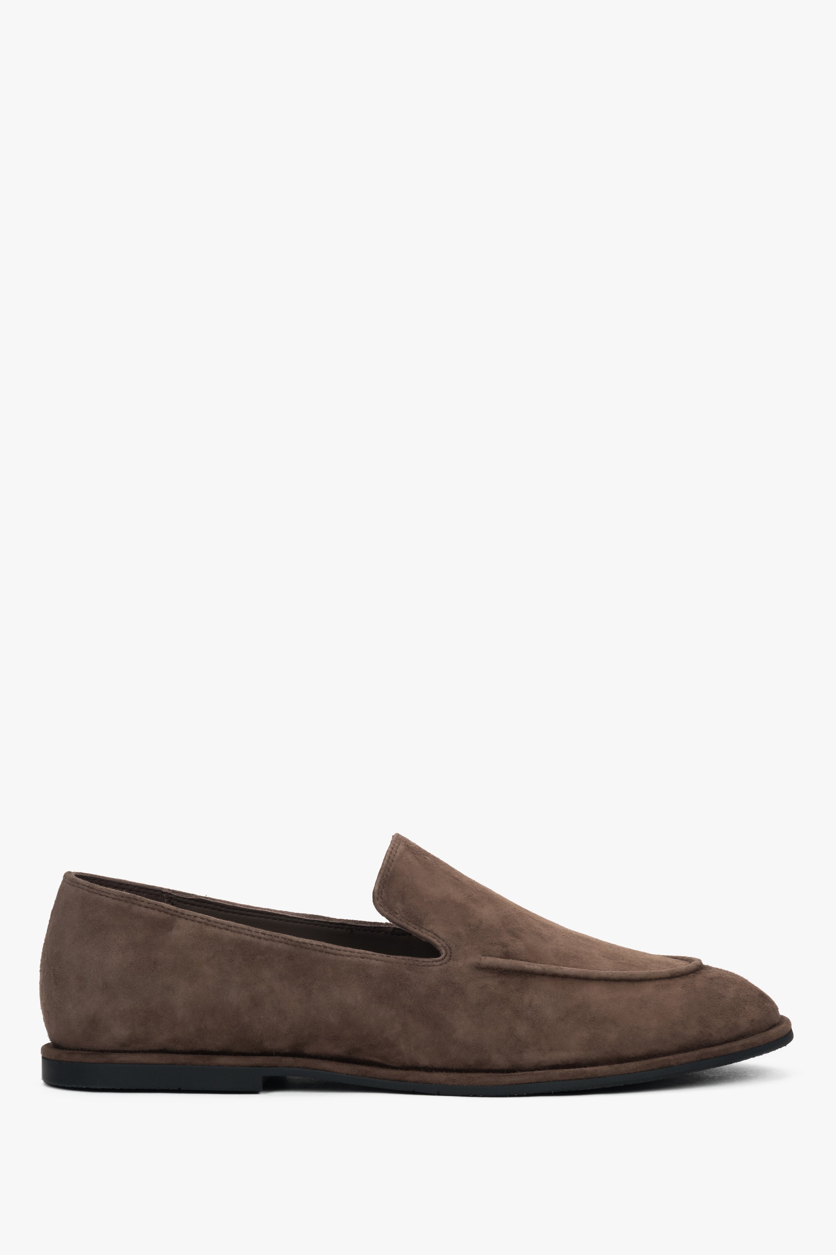 Damskie ciemnobrązowe loafersy z weluru naturalnego na płaskiej podeszwie Estro.