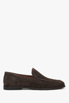 Ciemnobrązowe loafersy męskie z miękkiego weluru naturalnego Estro ER00119381.