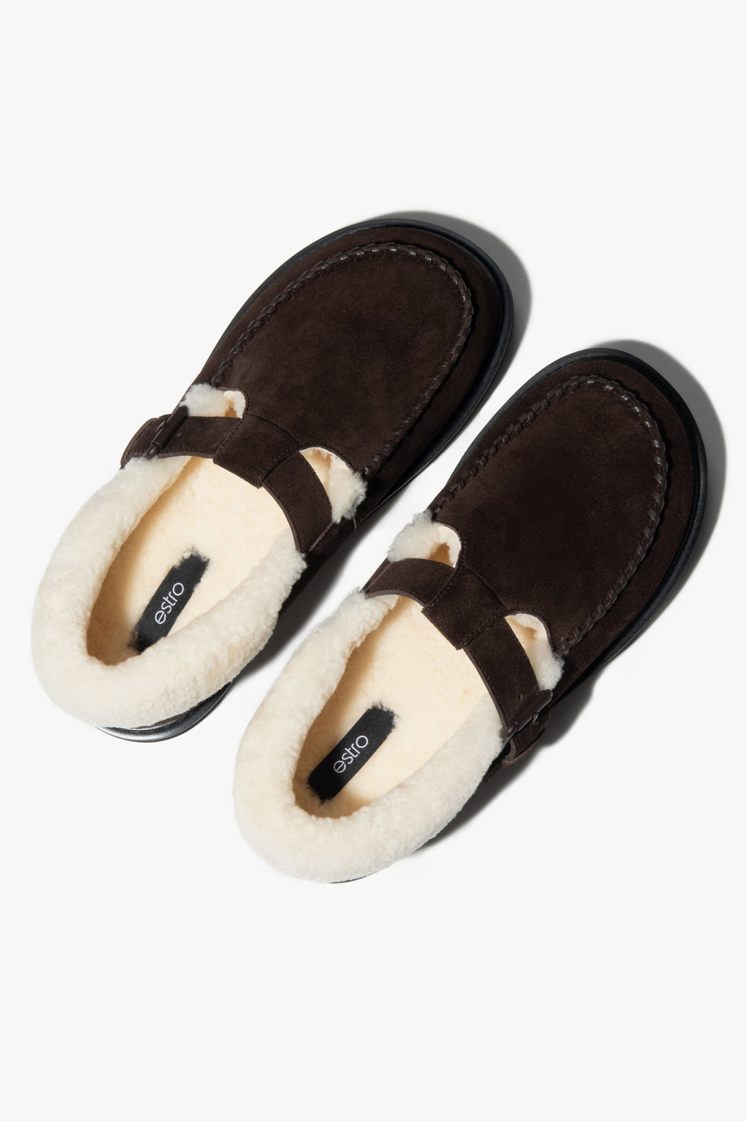 Ciemnobrązowe mokasyny damskie na zimę z weluru naturalnego i futra Estro ER00118011.