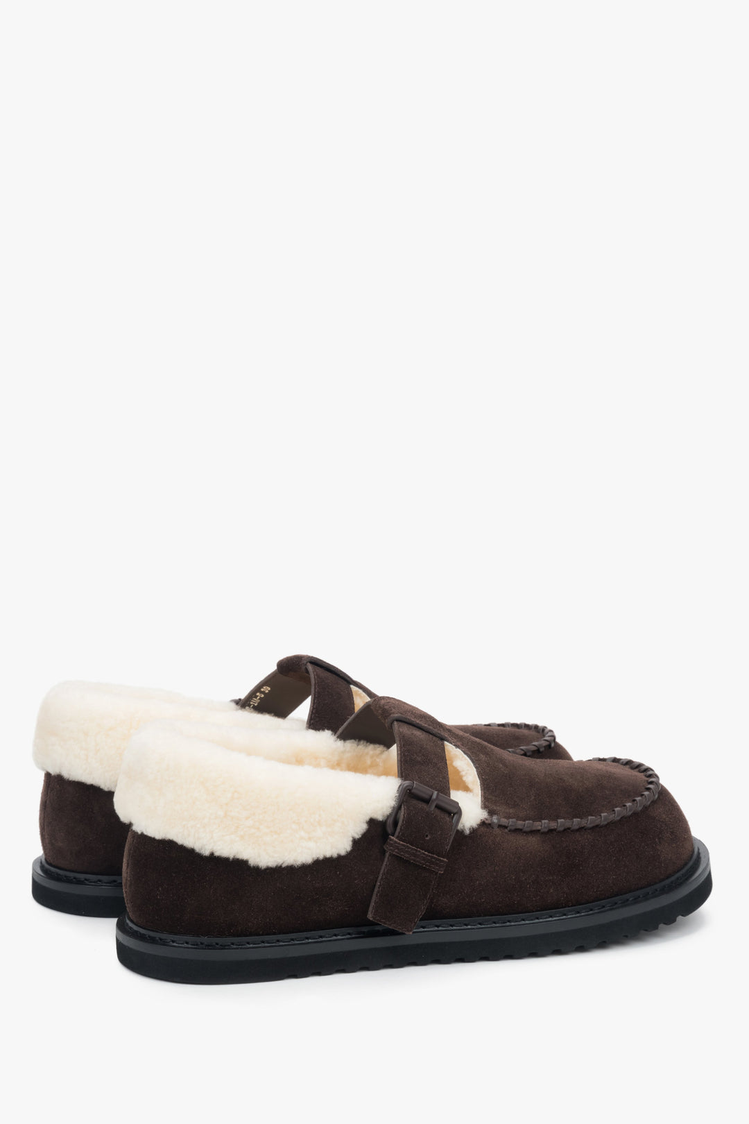 Z weluru naturalnego i futra, ciemnobrązowe mokasyny damskie na zimę Estro.