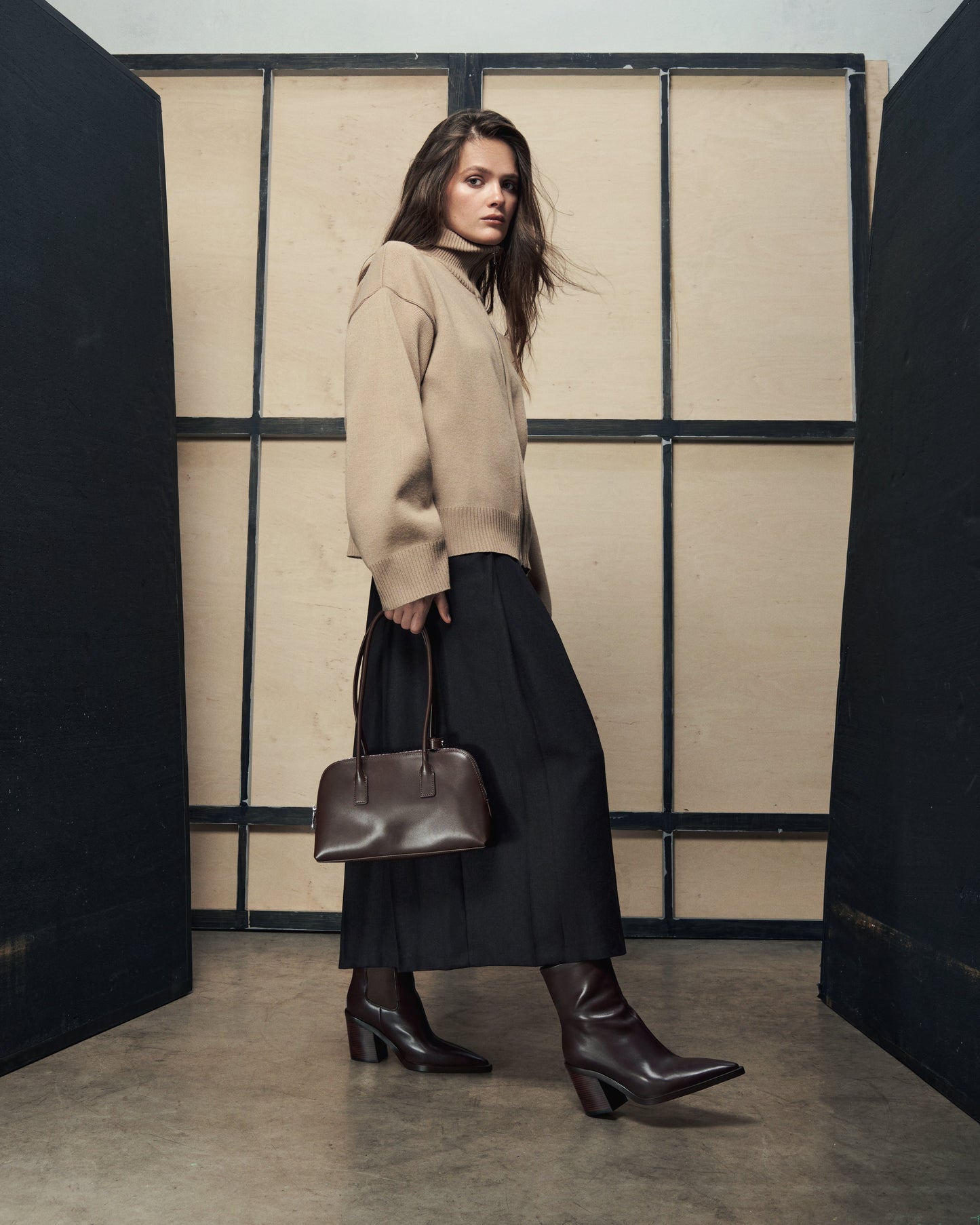 Damskie ciemnobrązowe niskie kowbojki ze skóry naturalnej Estro.