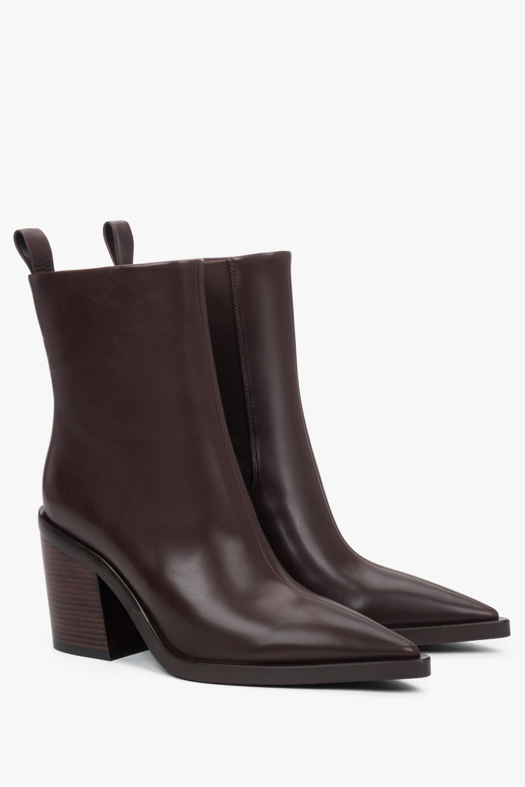 Niskie, ciemnobrązowe kowbojki damskie ze skóry naturalnej Estro.