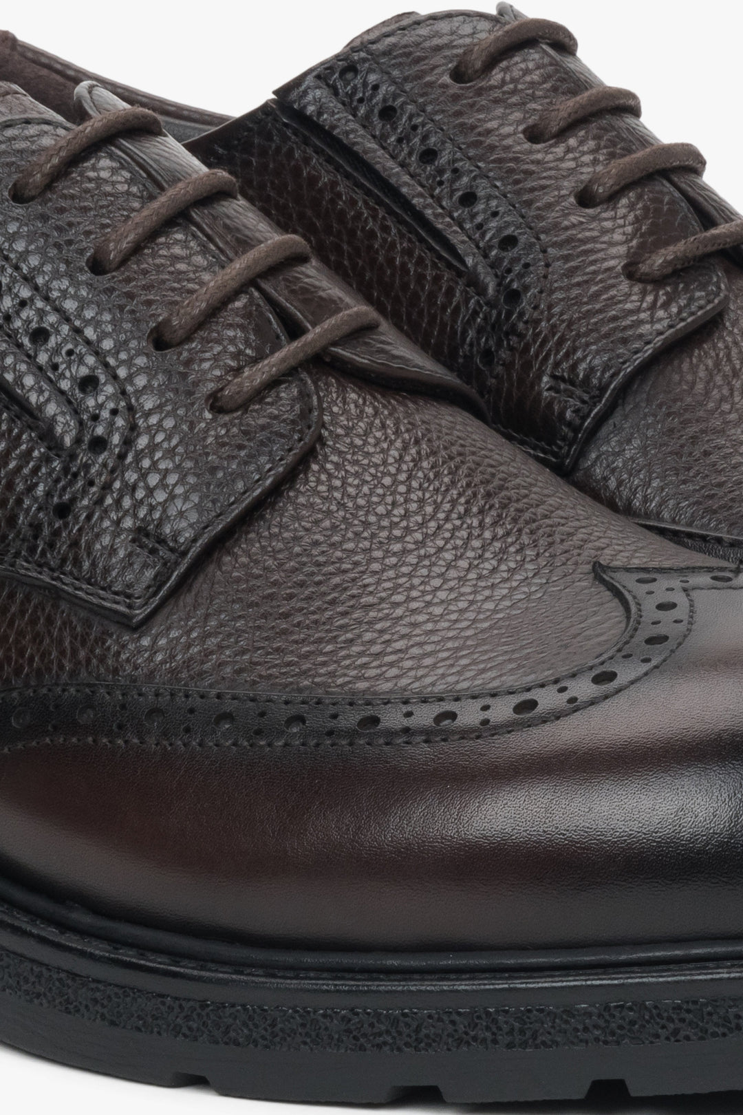 Ciemnobrązowe półbuty męskie Estro, typu brogue, ze skóry naturalnej.