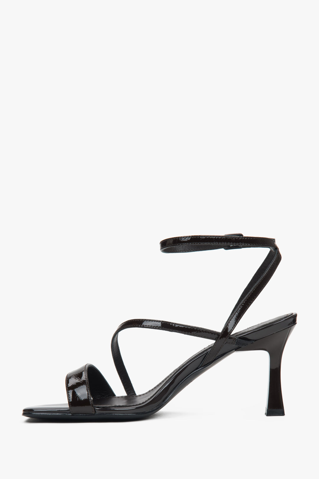 Damskie ciemnobrązowe sandałki na obcasie z lakierowanej skóry naturalnej Estro.