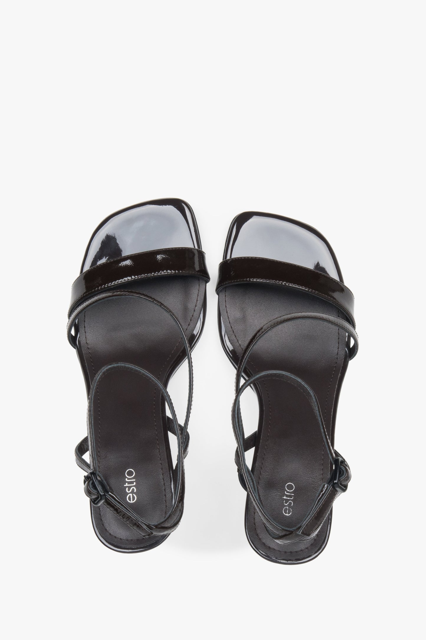 Sandałki damskie na obcasie Estro, ciemnobrązowe, z lakierowanej skóry naturalnej.