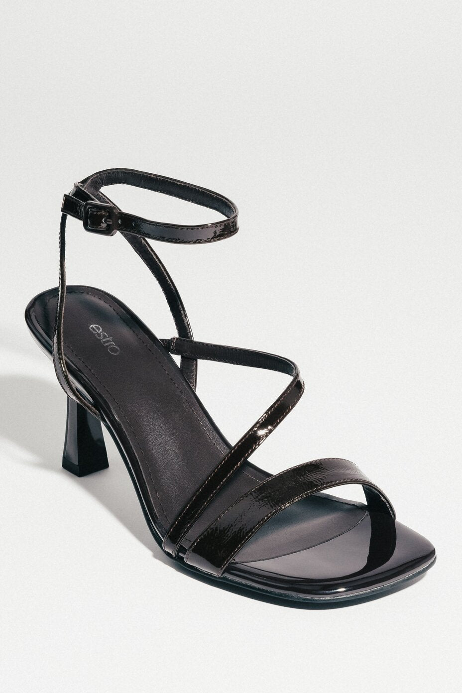 Ciemnobrązowe sandałki damskie na obcasie z lakierowanej skóry naturalnej Estro ER00117204.