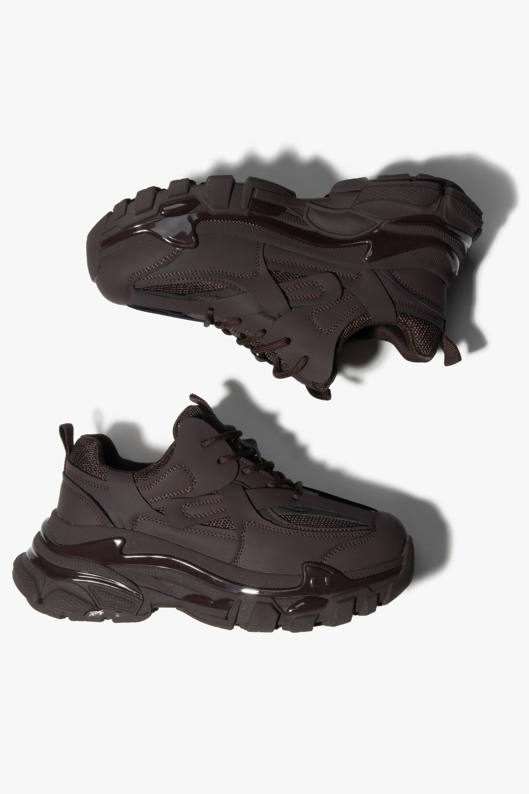 Ciemnobrązowe sneakersy damskie na grubej podeszwie ES8 ER00114314