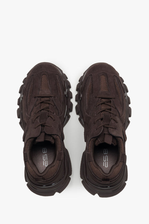 Ciemnobrązowe sneakersy damskie na grubej podeszwie z weluru naturalnego - prezentacja z góry.