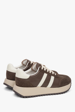 Ze skóry naturalnej i weluru, ciemnobrązowe sneakersy damskie ES8 ER00116898.