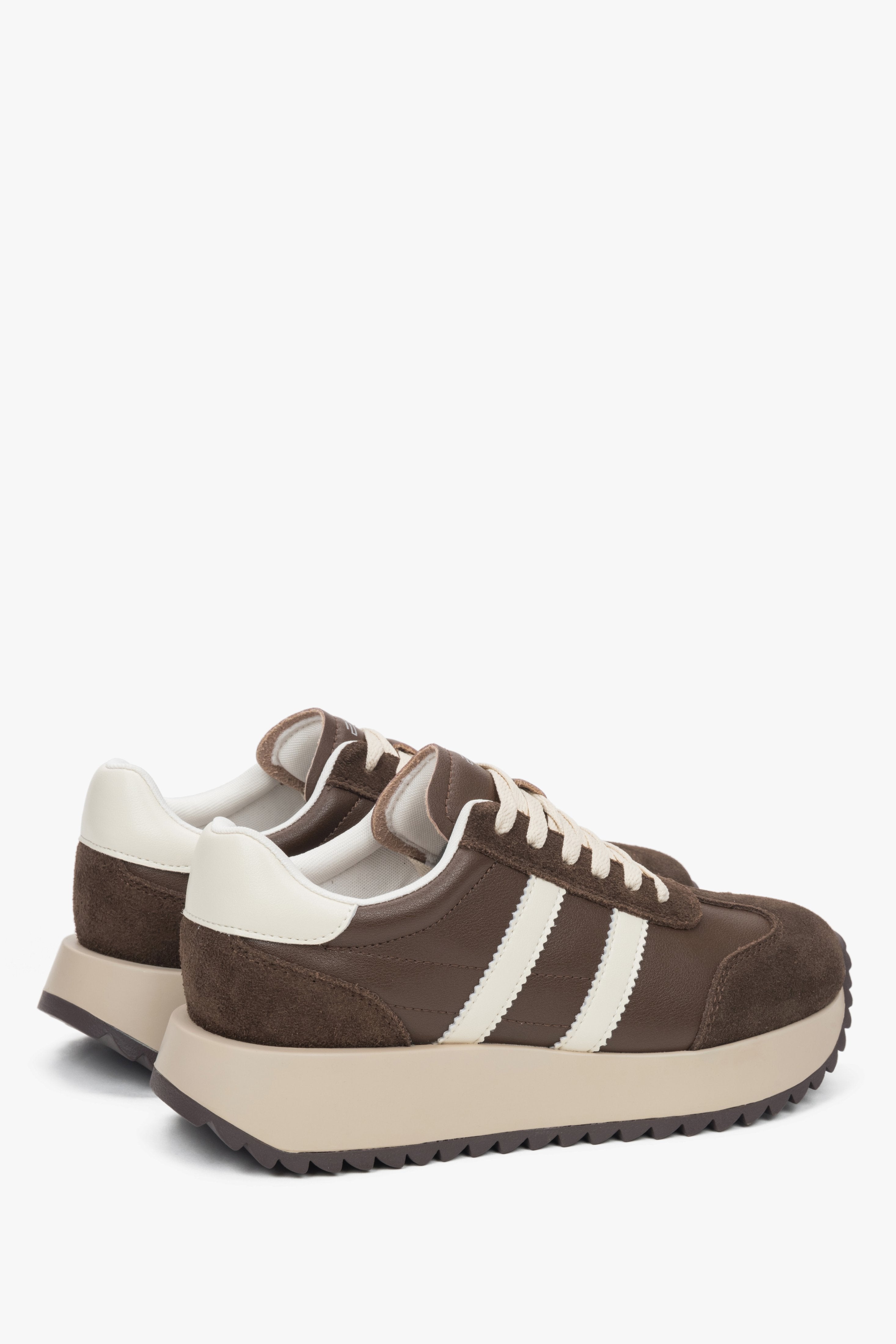 Ze skóry naturalnej i weluru, ciemnobrązowe sneakersy damskie ES8 ER00116898.