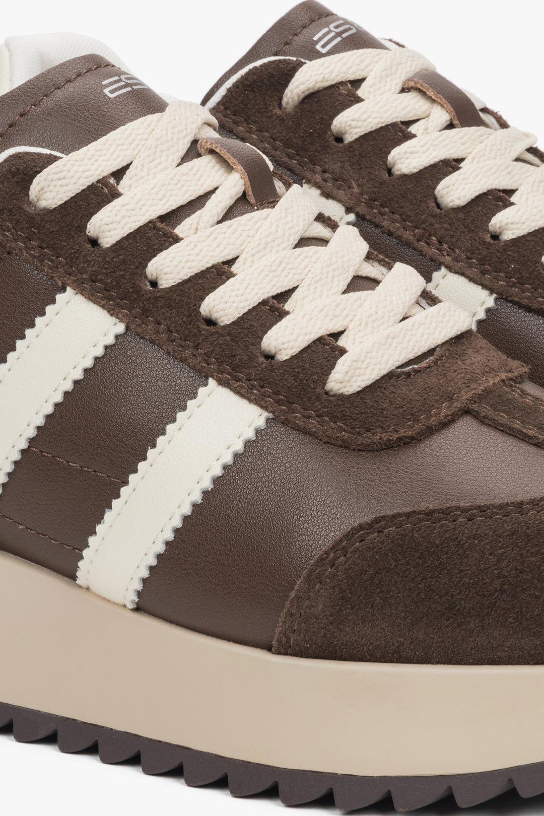 Ciemnobrązowe sneakersy damskie ze skóry naturalnej i weluru.