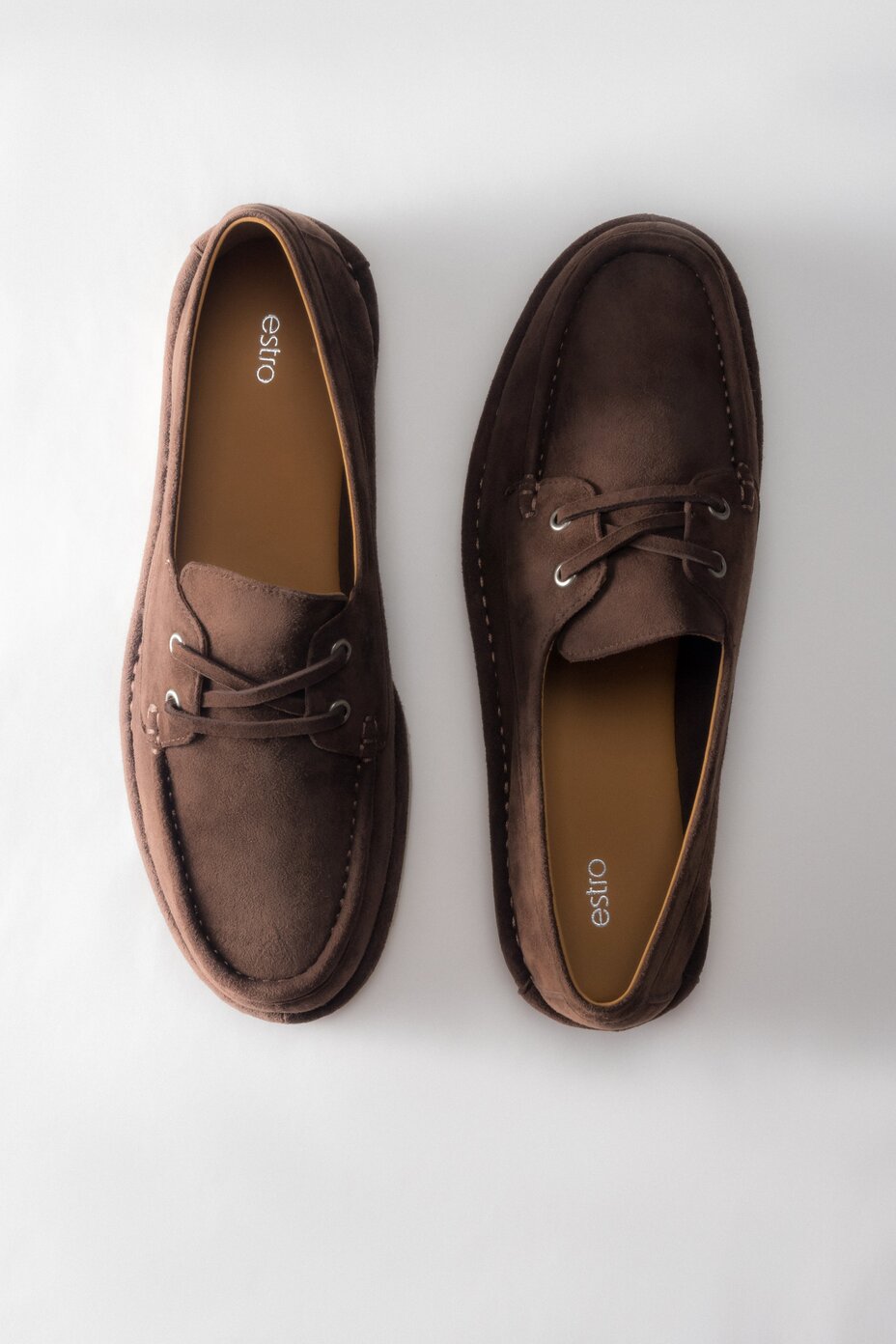 Ciemnobrązowe sznurowane loafersy damskie z weluru w stylu żeglarskim Estro ER00117142.