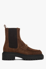 Ciemnobrązowe sztyblety damskie z włoskiego weluru naturalnego Premium ze złotą sprzączką ER00118382.