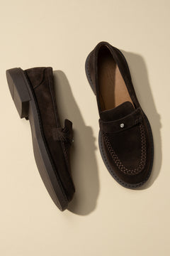 Ciemnobrązowe loafersy damskie typu Penny z włoskiego weluru naturalnego Premium Estro ER00116793