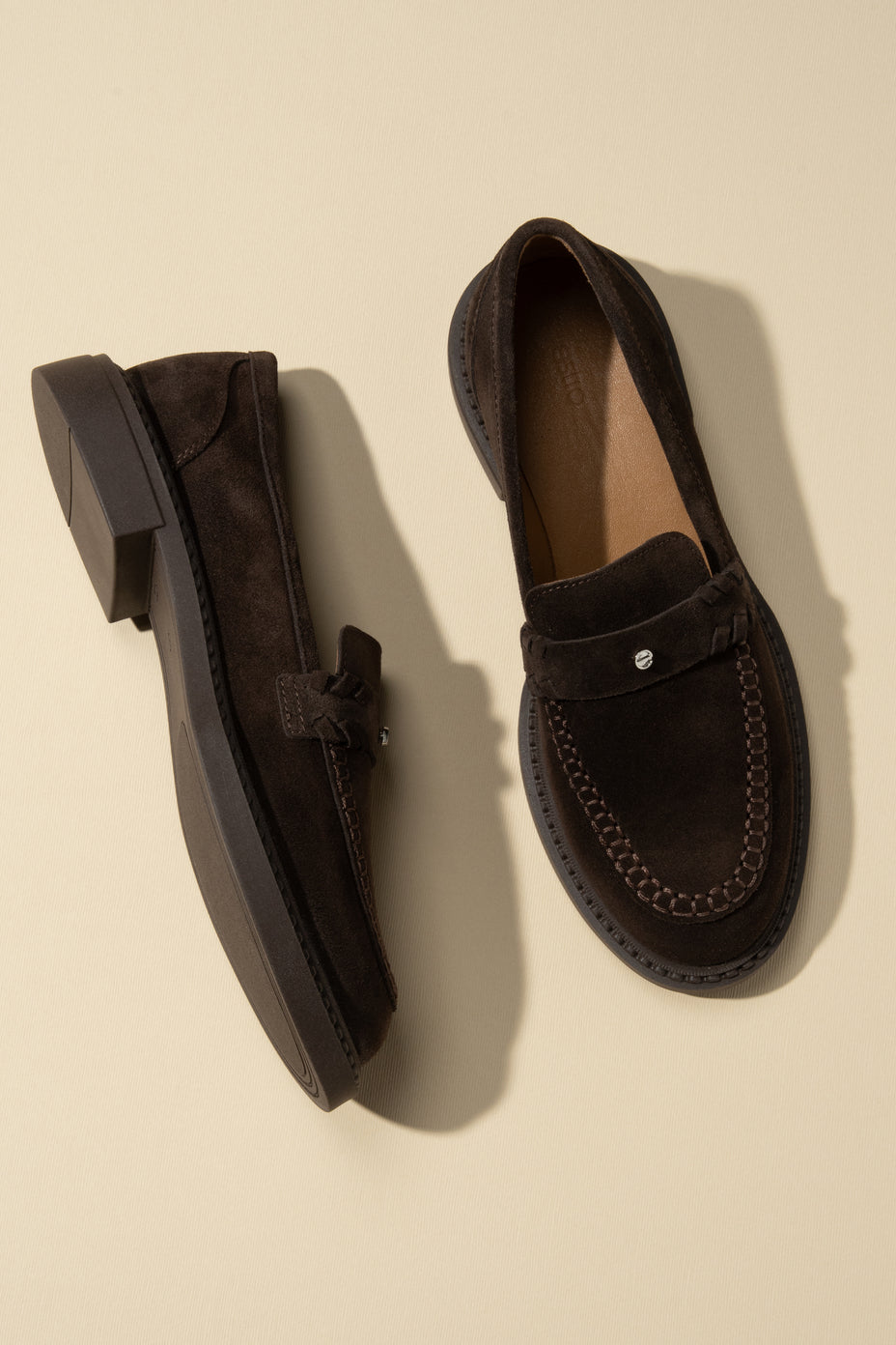 Ciemnobrązowe loafersy damskie typu Penny z włoskiego weluru naturalnego Premium Estro ER00116793