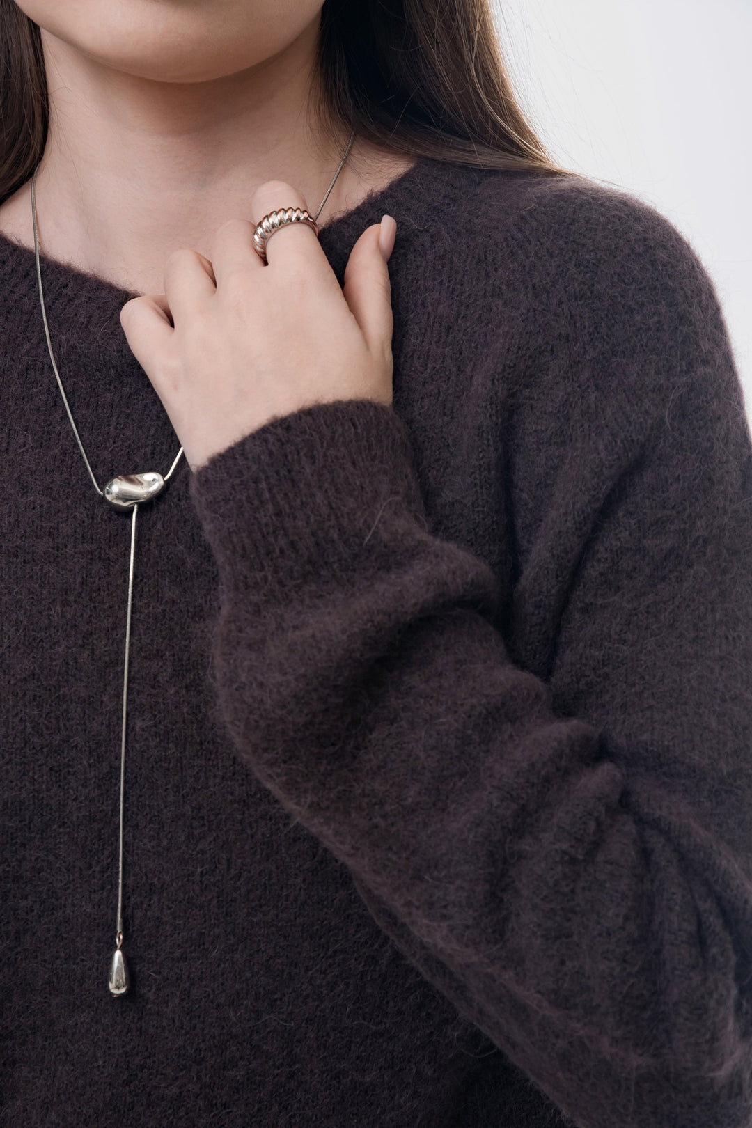 Damski ciemnobrązowy sweter z dodatkiem wełny z alpaki Estro.