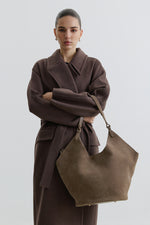 Ciemnoszara torebka damska typu hobo z włoskiego weluru naturalnego Premium Estro ER00118146.