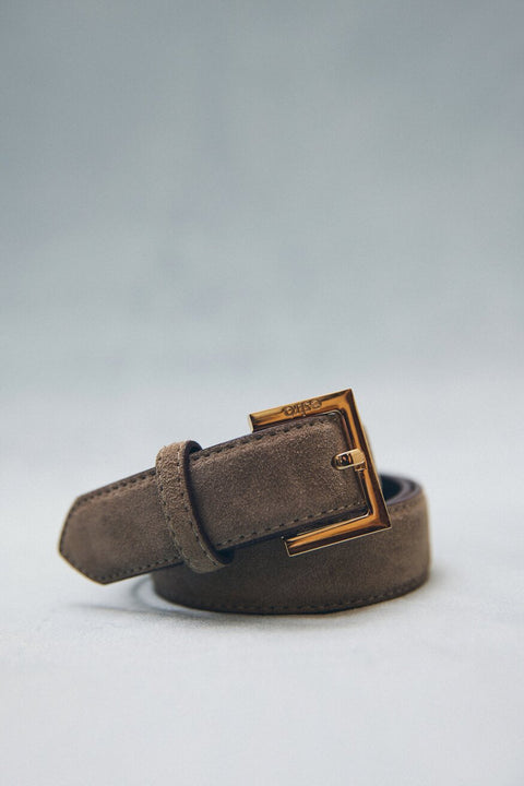 Cienki beżowy pasek damski z weluru naturalnego ze złotą sprzączką Estro ER00118273