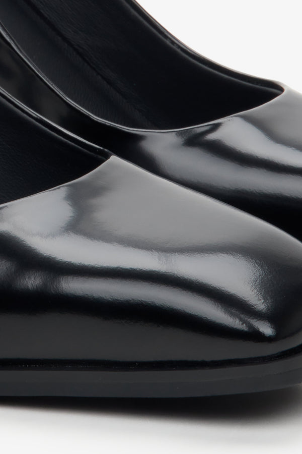 Czarne skórzane buty damskie na obcasie Estro - zbliżenie na detale.