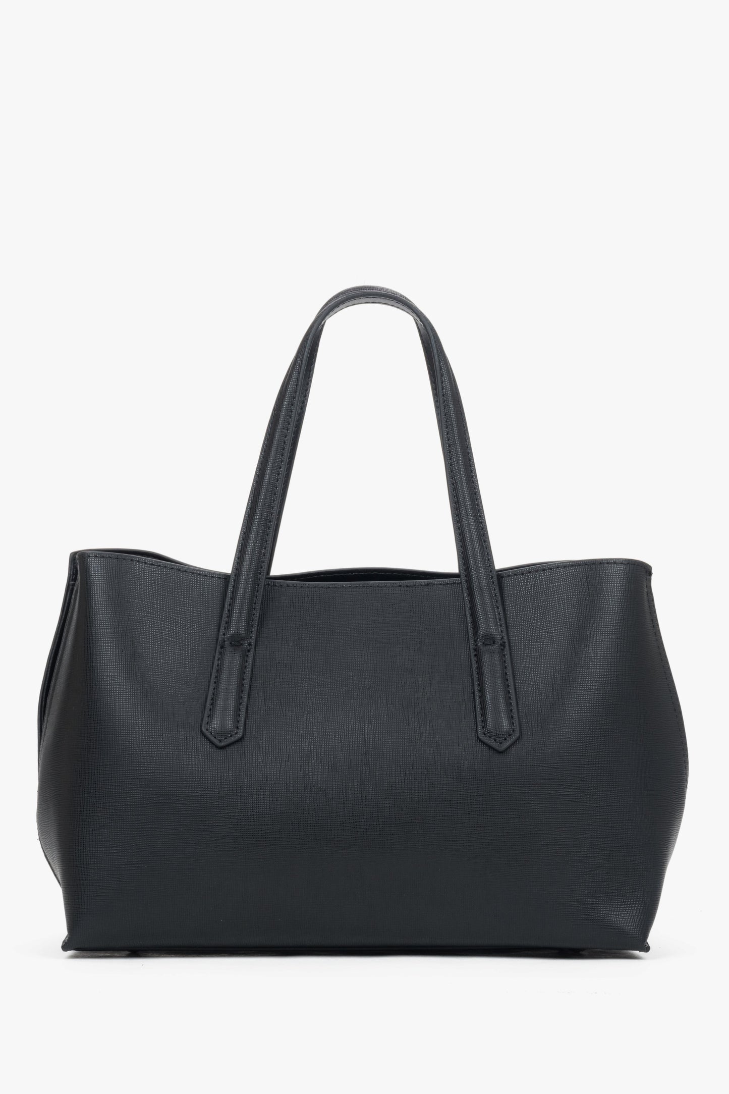Elegancka czarna torebka typu tote ze skóry naturalnej o klasycznej i pojemnej formie.