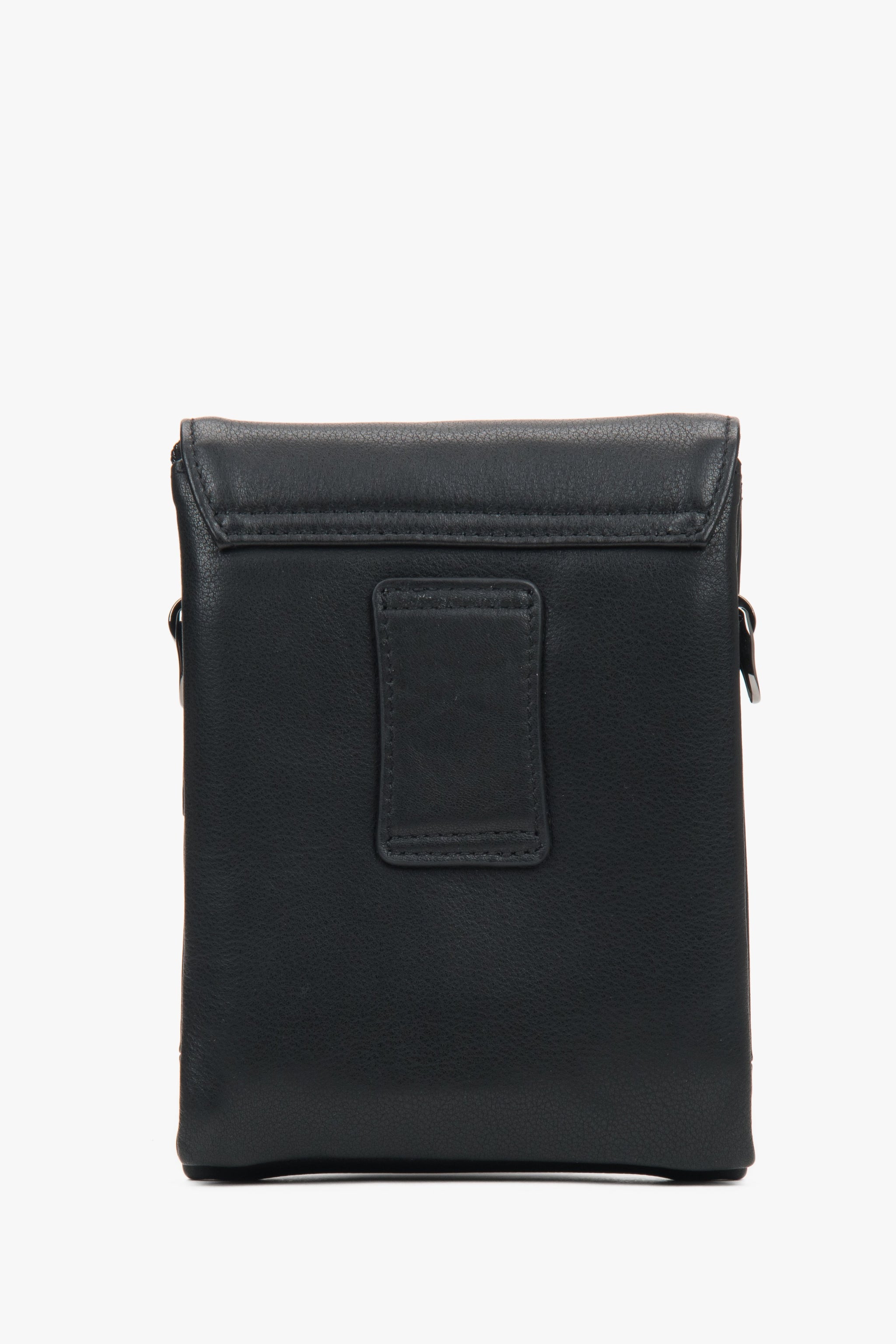 Estro - czarna torba na tablet ze skóry naturalnej.