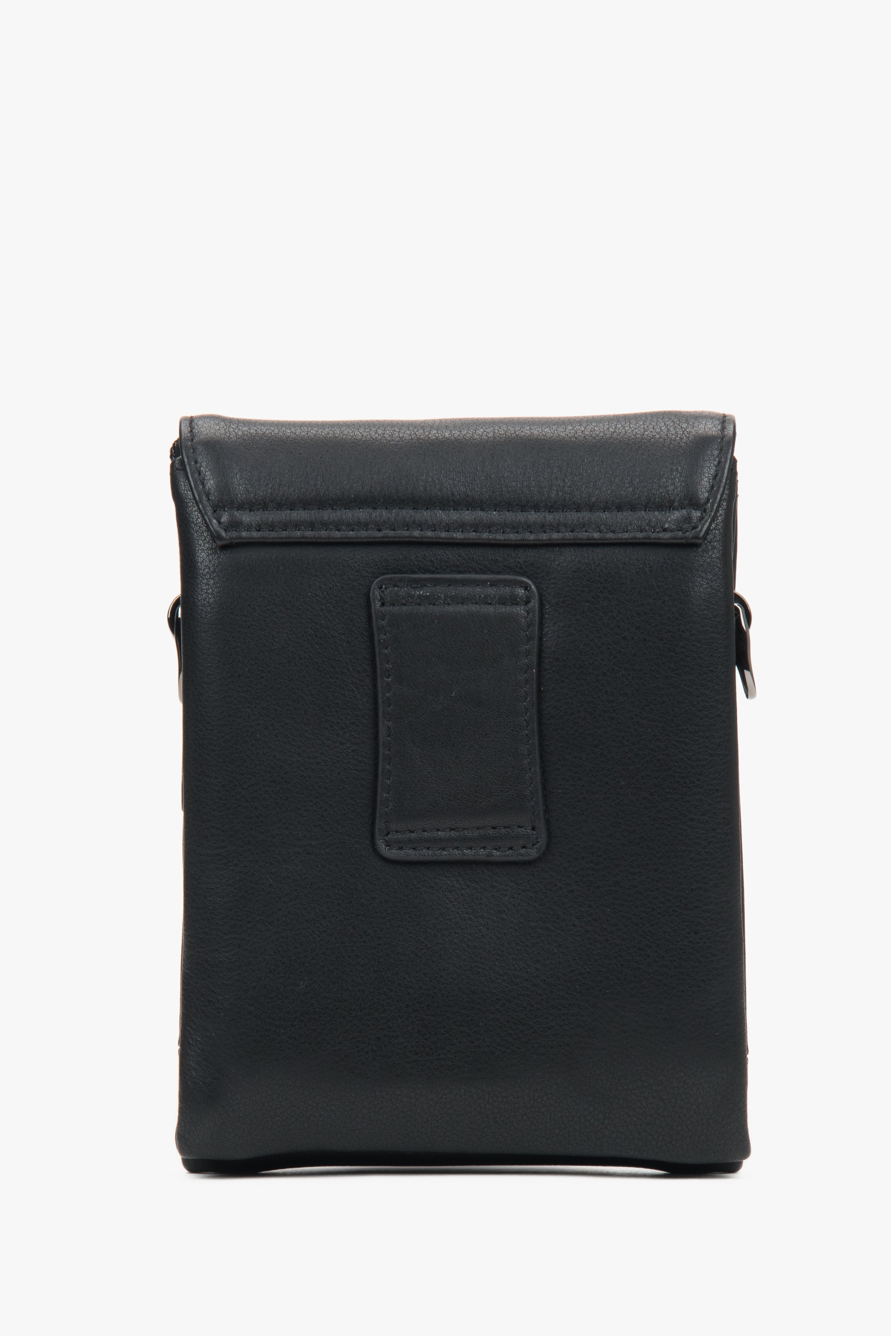 Estro - czarna torba na tablet ze skóry naturalnej.