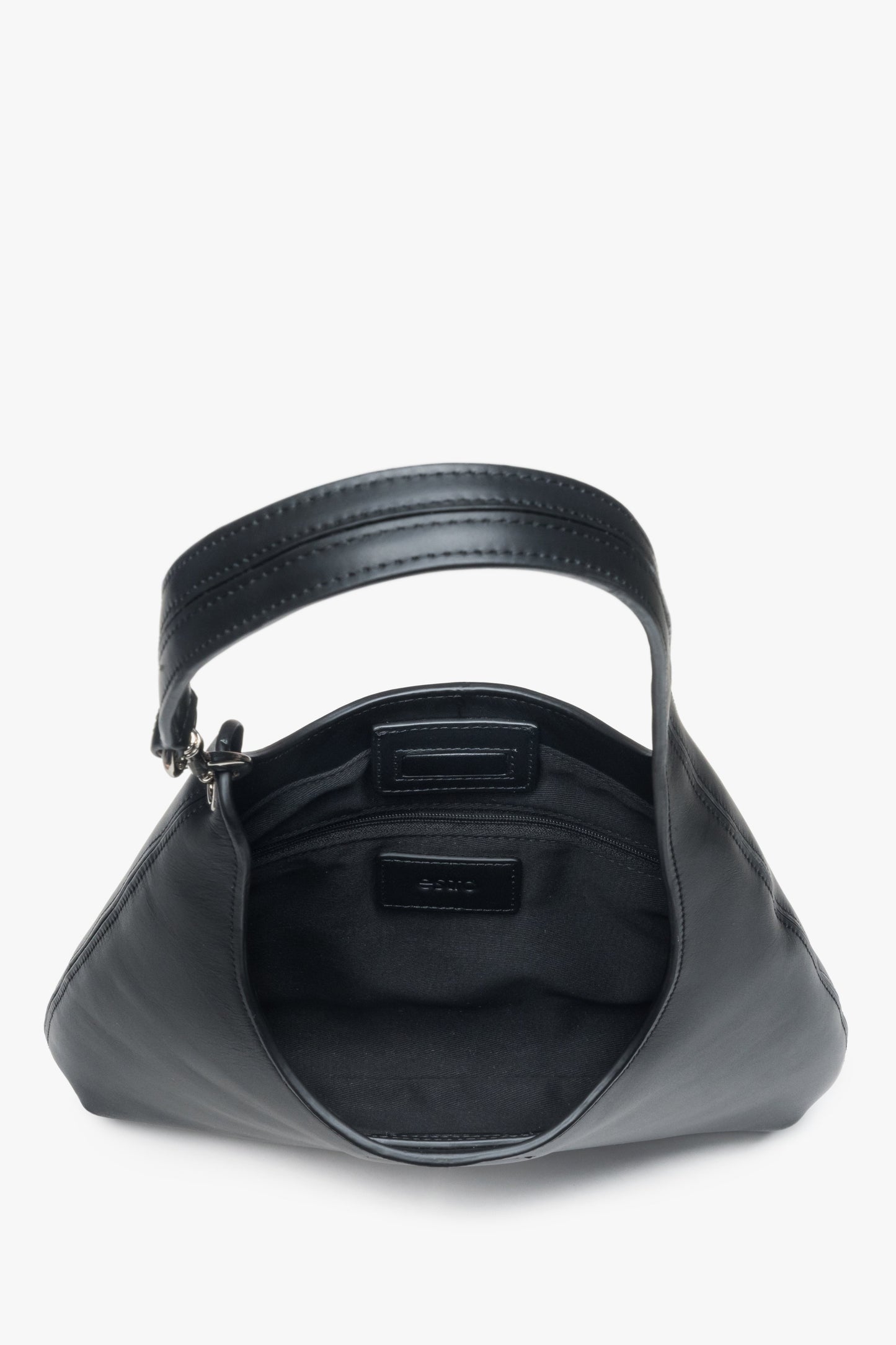 Czarna torebka damska typu shopper ze skóry naturalnej.
