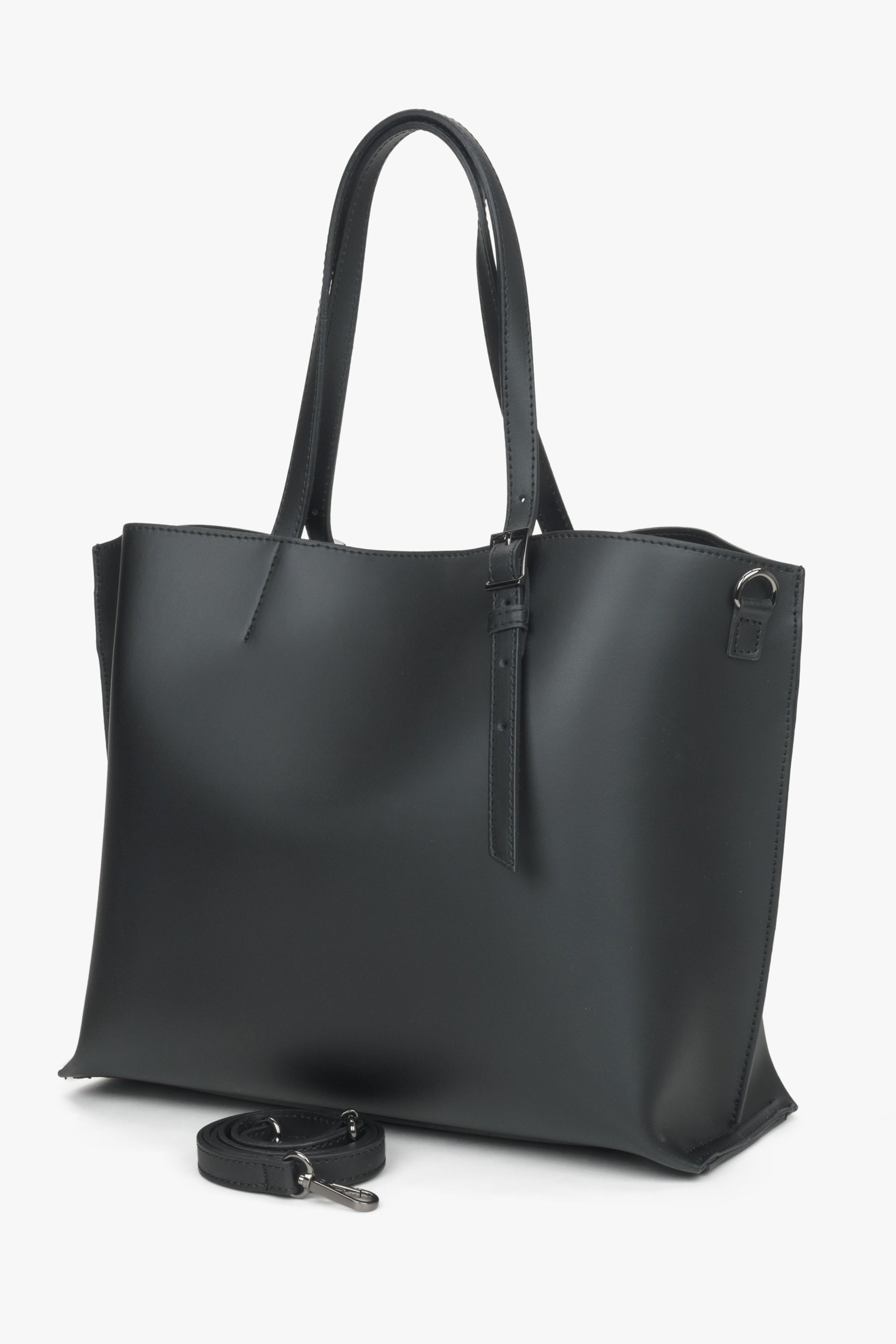 Czarna torebka damska typu shopper z włoskiej skóry naturalnej Estro.