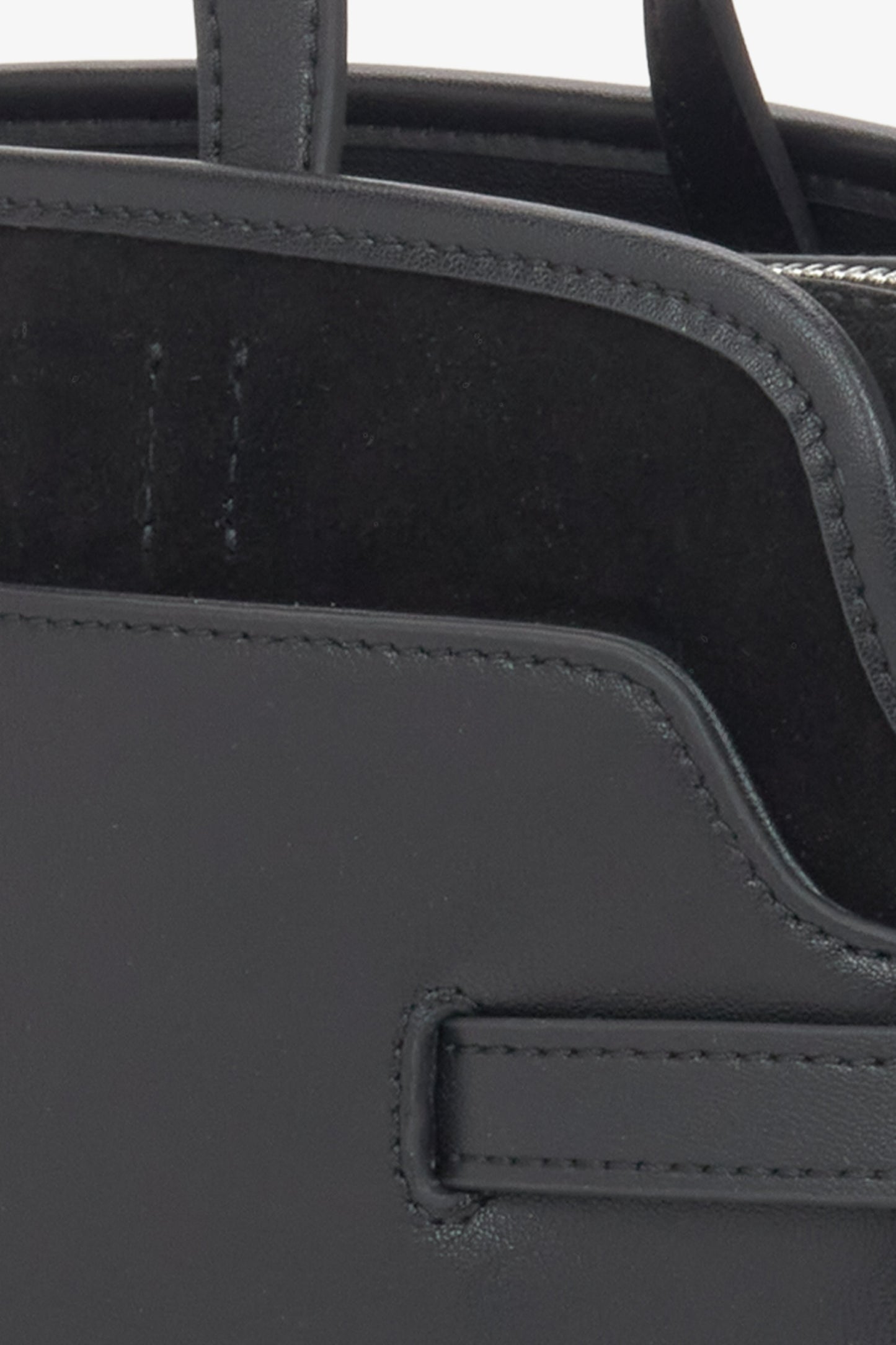 Czarna torebka damska Estro, typu tote, ze skóry naturalnej.