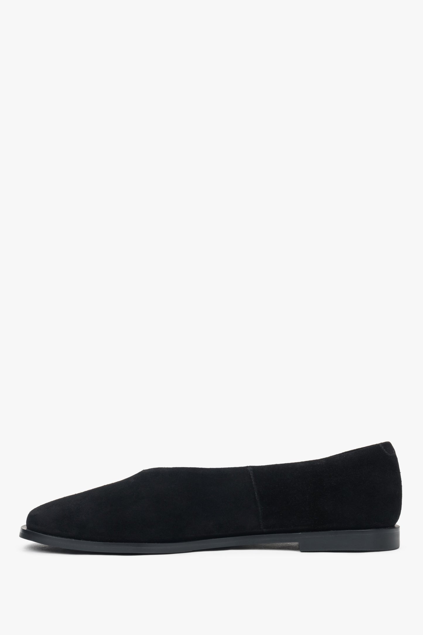 Eleganckie, czarne baleriny Estro wykonane z aksamitnego weluru naturalnego w minimalistycznym i komfortowym stylu barefoot.