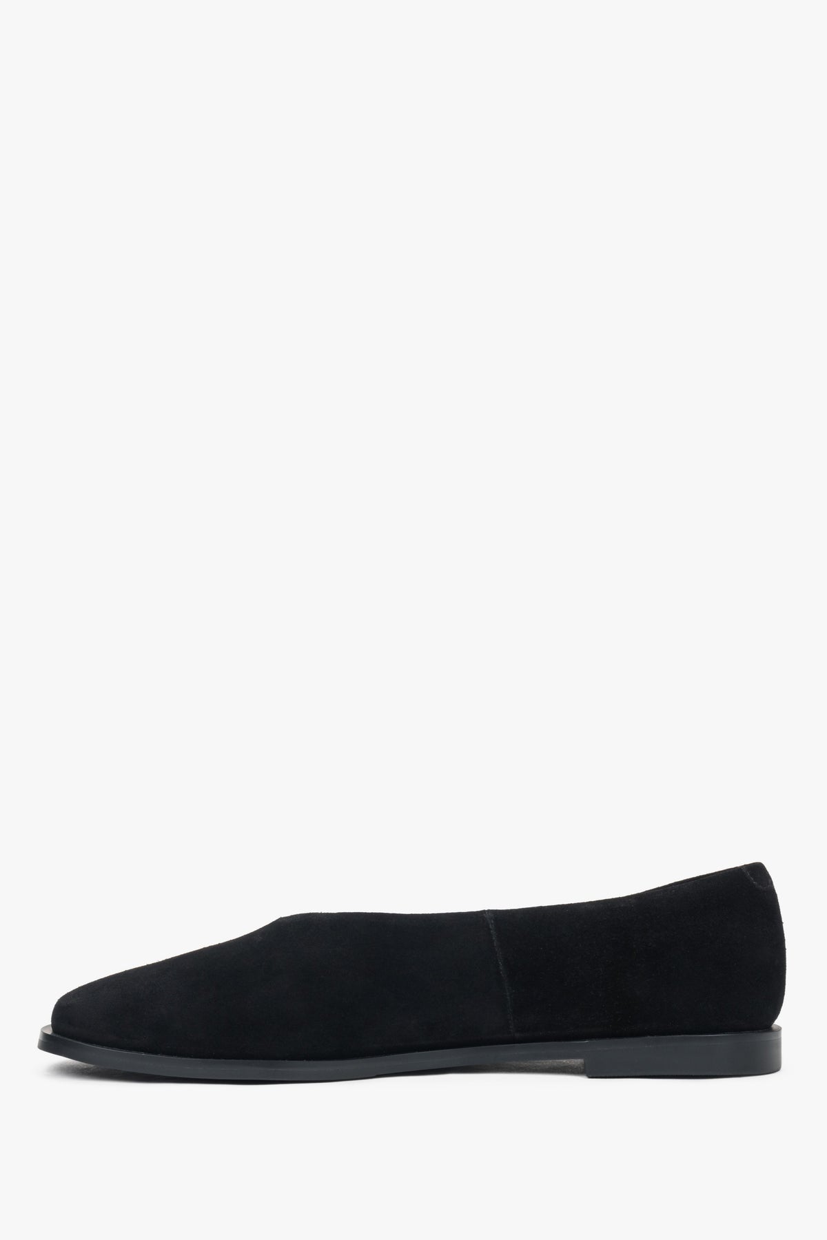 Eleganckie, czarne baleriny Estro wykonane z aksamitnego weluru naturalnego w minimalistycznym i komfortowym stylu barefoot.
