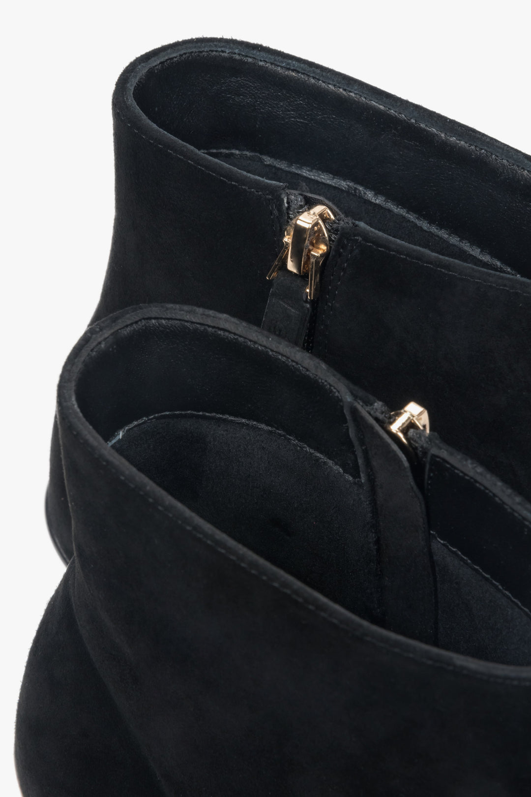 Damskie czarne botki z weluru naturalnego na wysokiej szpilce Estro.
