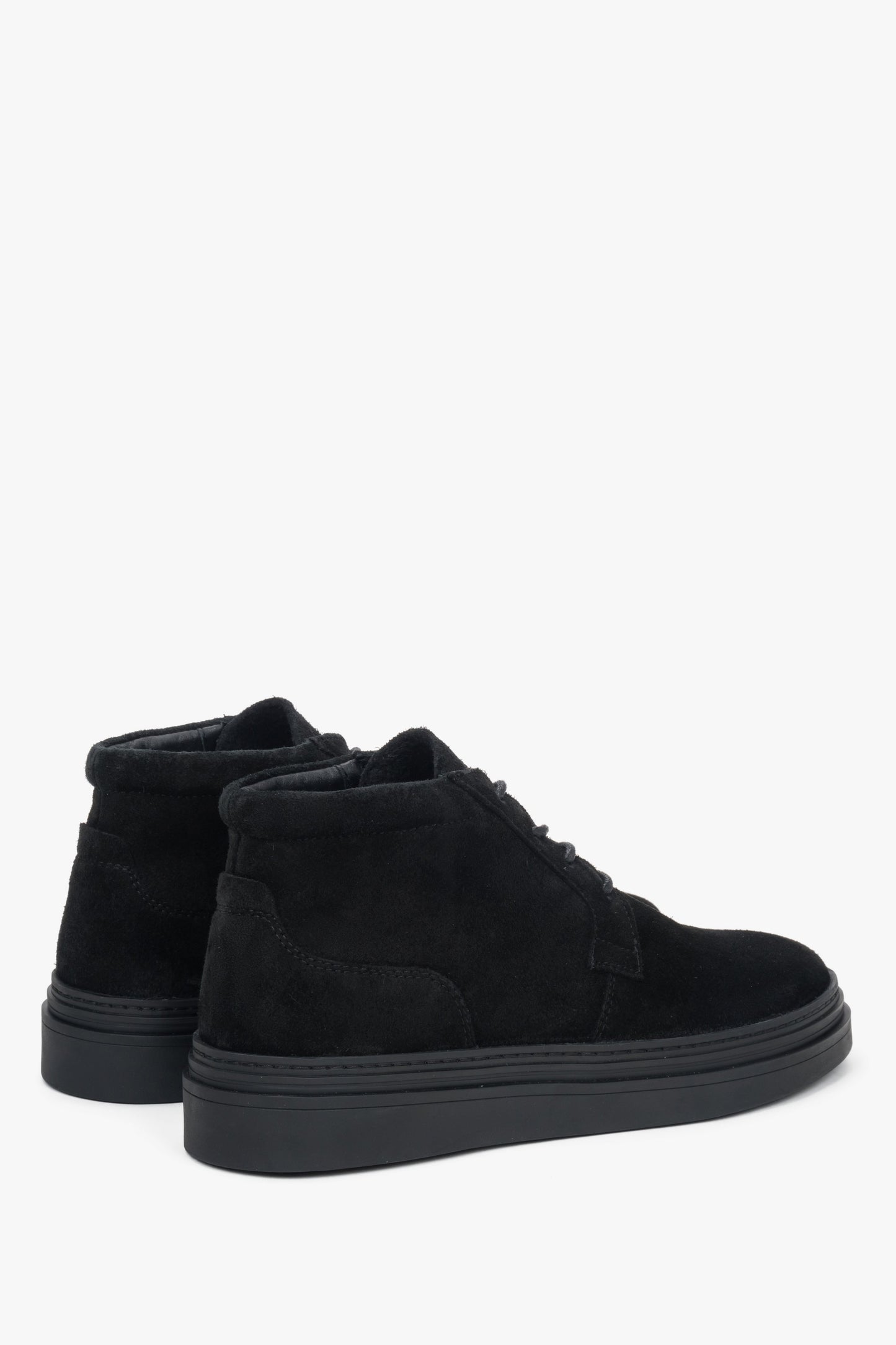 Z weluru naturalnego, czarne botki męskie z lekkim ociepleniem Estro ER00118223.