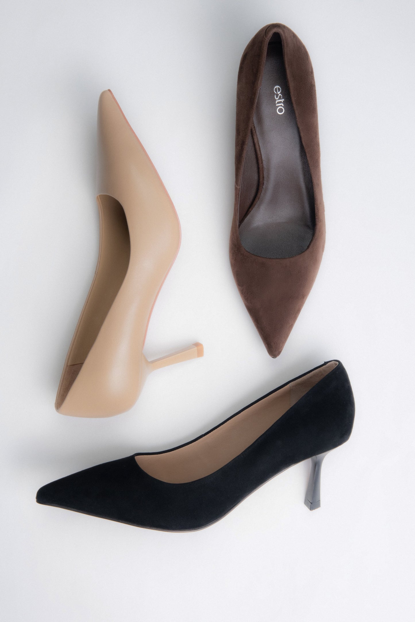 Damskie czarne buty na obcasie w szpic ze skóry naturalnej Estro.